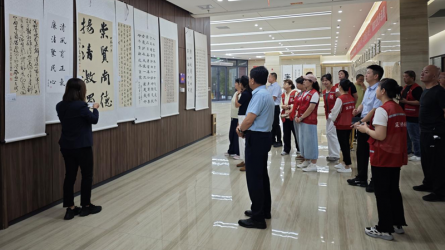 蘭州市城關區東崗街道深溝橋社區參觀甘肅工程咨詢集團廉潔文化作品展